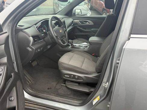 Used 2023 Chevrolet Traverse LT FWD image 5
