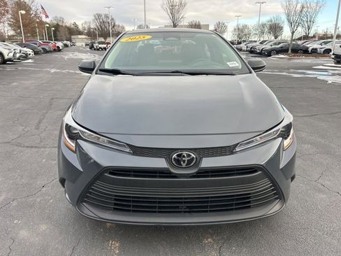 Used 2025 Toyota Corolla LE image 2