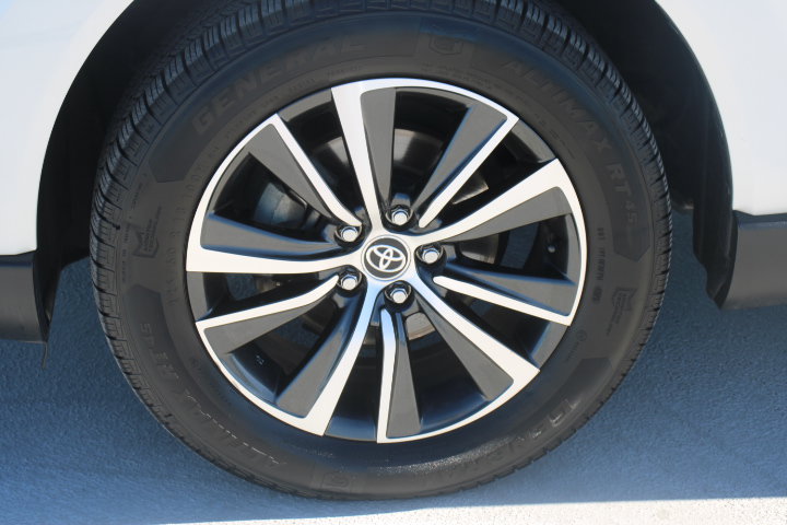 Certified 2021 Toyota Venza LE w/ Carpet Mat Package (TMS) AWD/4WD image 9