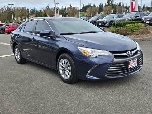 Used 2016 Toyota Camry LE image 9