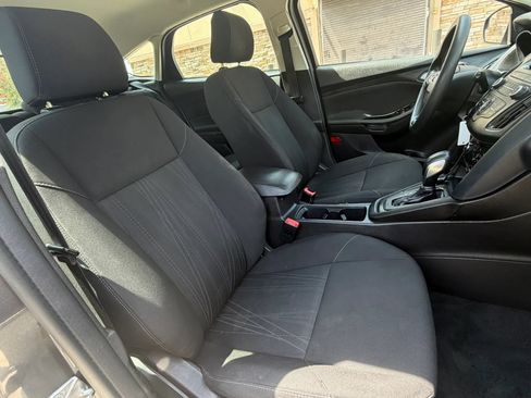Used 2017 Ford Focus SE FWD image 32