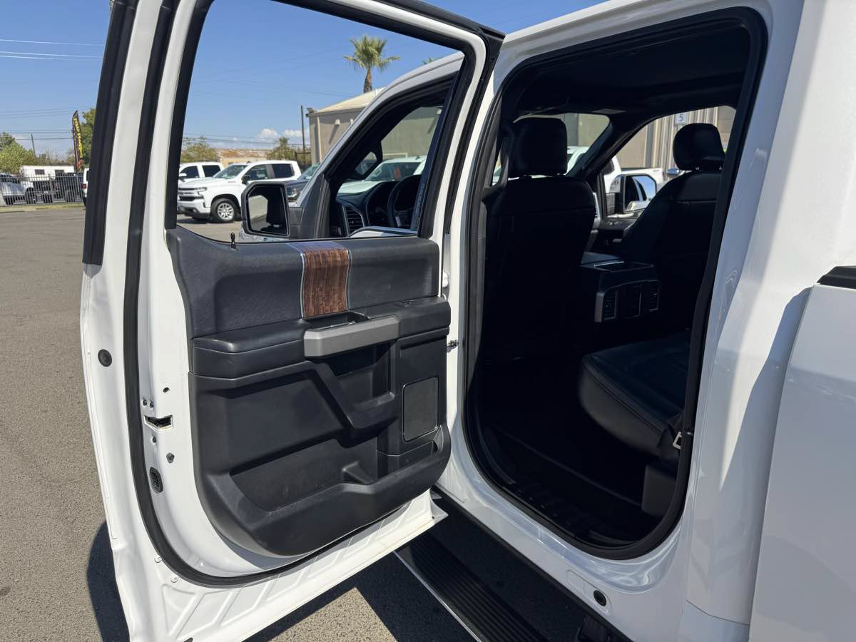 Used 2015 Ford F150 Platinum w/ Equipment Group 701A Luxury AWD/4WD image 21