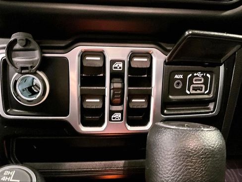 Used 2022 Jeep Wrangler Unlimited Sahara w/ Cold Weather Group image 30