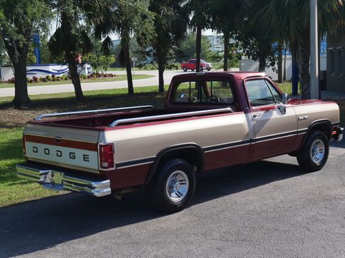 Used 1992 Dodge D/W Truck 150 RWD image 26