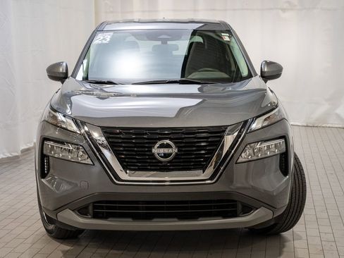 Used 2023 Nissan Rogue SV image 2