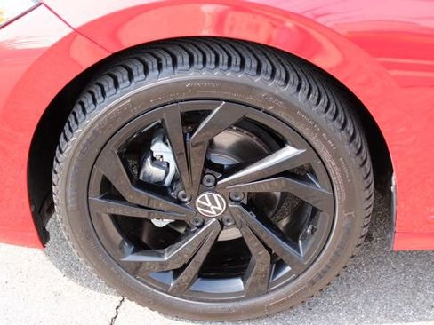 Used 2025 Volkswagen Jetta SE w/ Sunroof Package FWD image 13