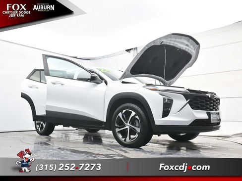 Used 2024 Chevrolet Trax RS image 32