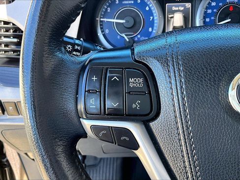 Used 2019 Toyota Sienna XLE image 18