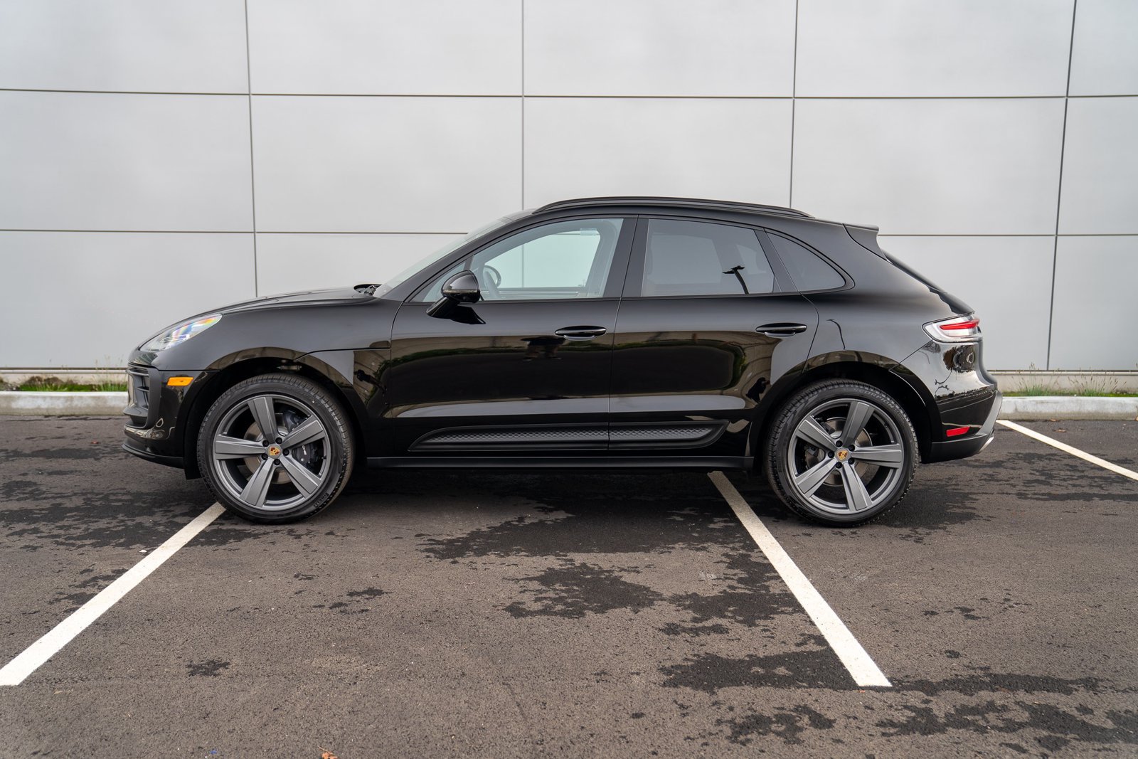 Certified 2026 Porsche Macan AWD/4WD image 2