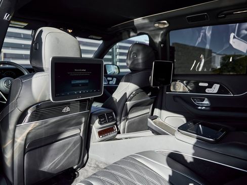 Used 2024 Mercedes-Benz Maybach GLS 600 4MATIC image 29