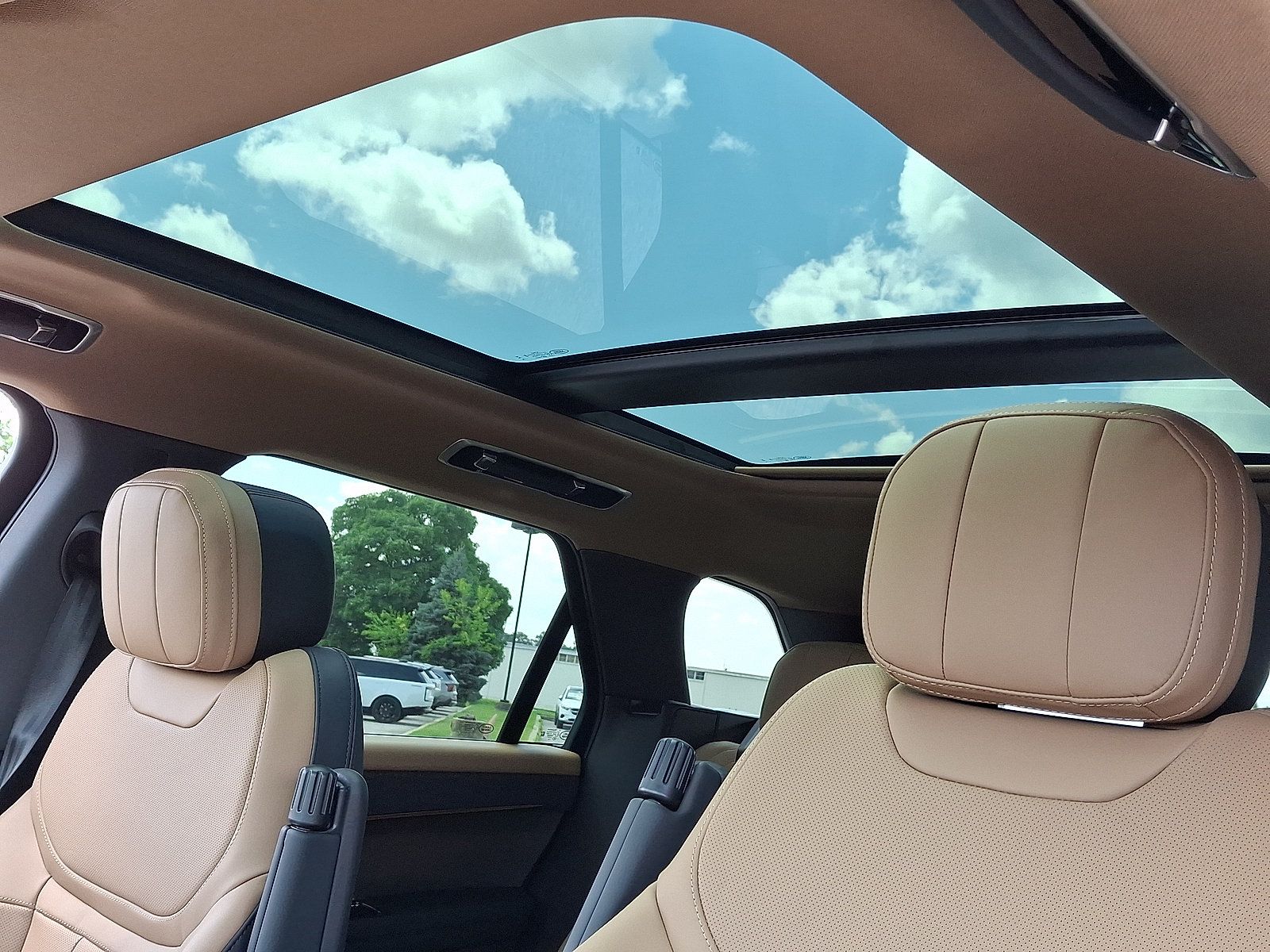 New 2026 Land Rover Range Rover Sport Dynamic SE AWD/4WD image 11