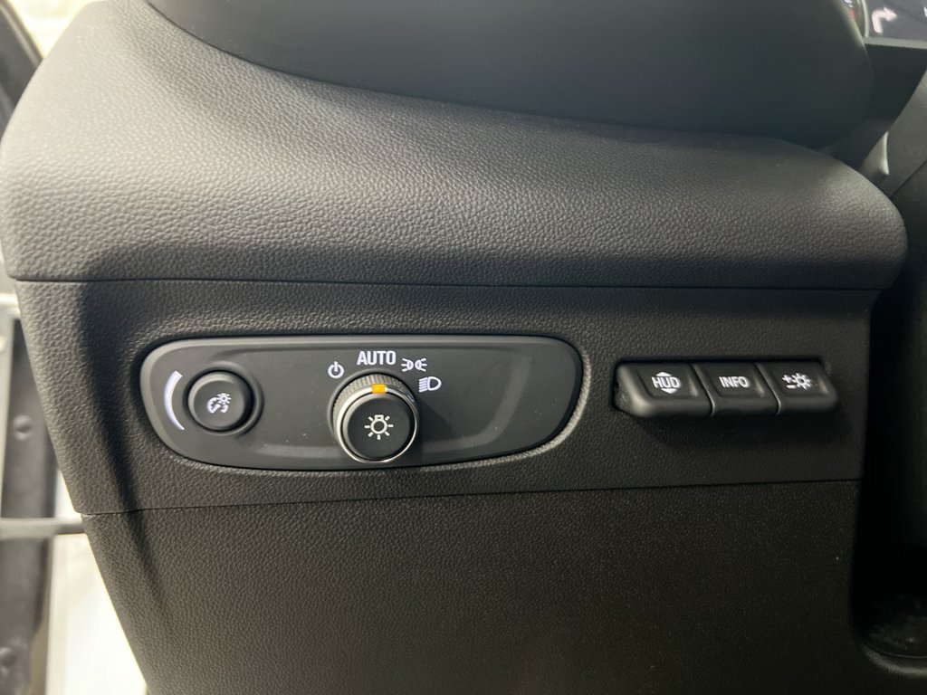Used 2021 Buick Envision Essence w/ Technology Package I AWD/4WD image 19