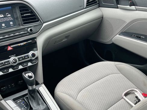 Used 2020 Hyundai Elantra SEL FWD image 22