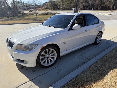 Used 2009 BMW 328i xDrive Sedan image 1