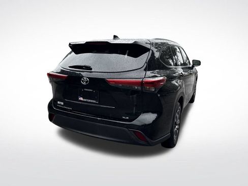 Used 2022 Toyota Highlander XLE FWD image 5
