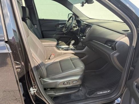 Certified 2023 Chevrolet Traverse RS FWD image 19