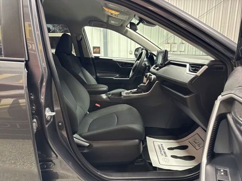 Used 2020 Toyota RAV4 LE AWD/4WD image 24