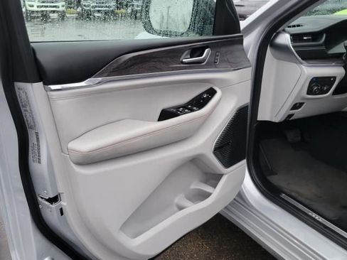 Used 2022 Jeep Grand Cherokee Overland image 20