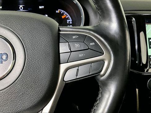 Used 2021 Jeep Grand Cherokee Laredo X image 18