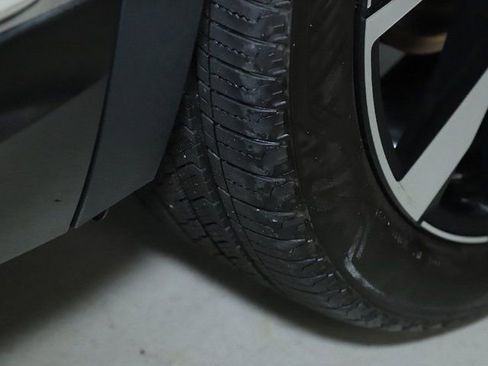 Used 2024 Volkswagen Atlas SEL Premium R-Line image 42