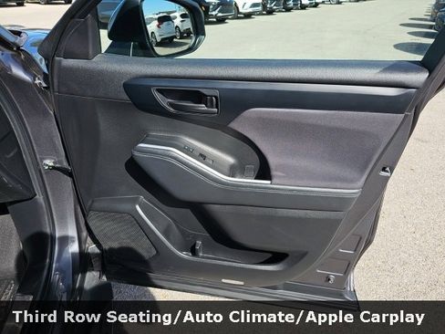 Used 2022 Toyota Highlander L image 38