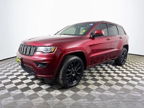 Used 2020 Jeep Grand Cherokee Altitude AWD/4WD image 3