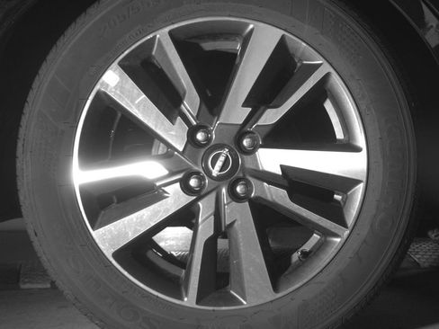 Used 2025 Nissan Versa SV FWD image 15