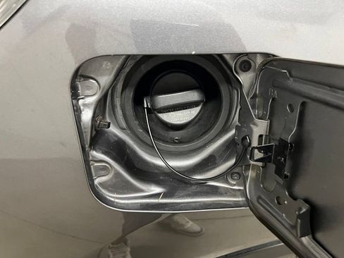 Used 2016 Nissan Rogue SV AWD/4WD image 32