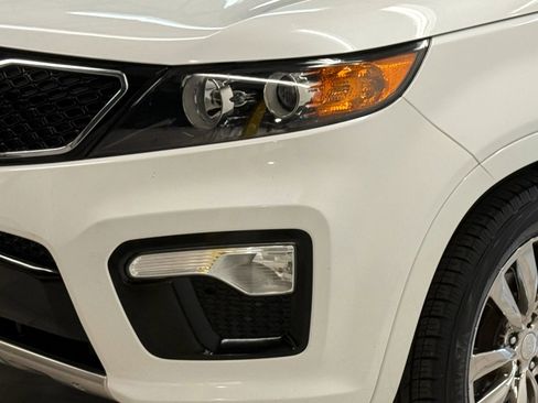 Used 2012 Kia Sorento SX w/ SX Premium Pkg image 4