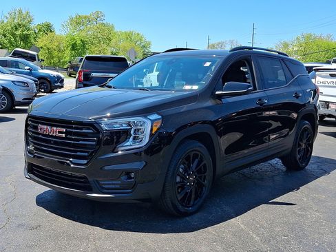 Used 2023 GMC Terrain SLT w/ Infotainment Package II AWD/4WD image 3