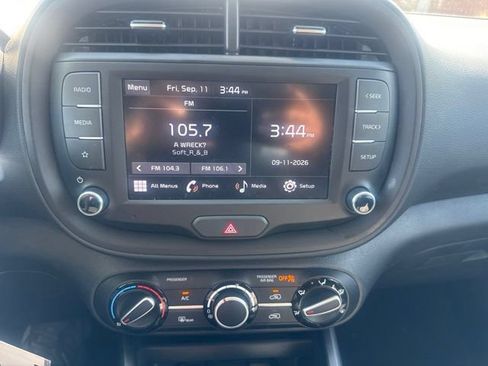 Used 2025 Kia Soul LX w/ LX Technology Package FWD image 9