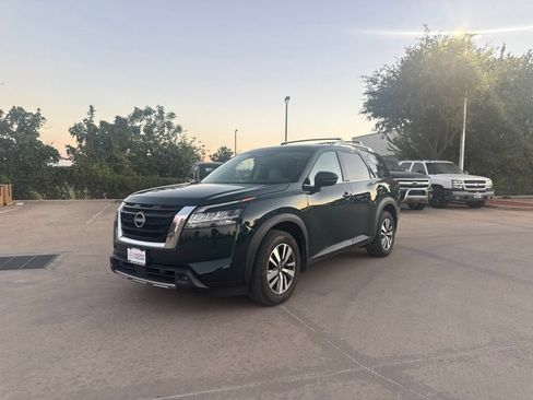 Certified 2023 Nissan Pathfinder SL AWD/4WD image 1