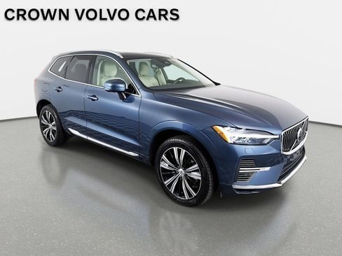 Used 2023 Volvo XC60 T8 Plus image 4