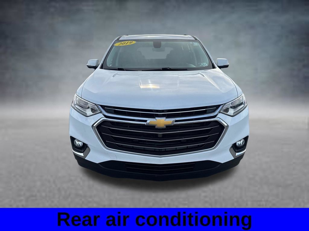 Used 2019 Chevrolet Traverse LT w/ LT Premium Package AWD/4WD image 3