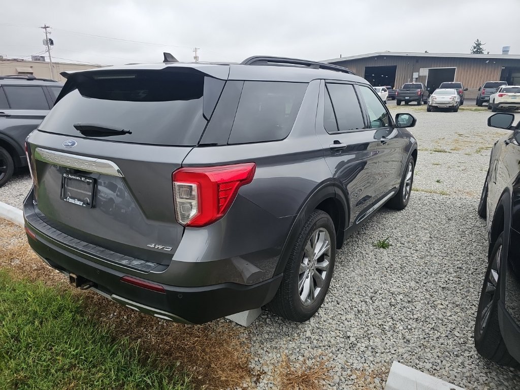 Used 2022 Ford Explorer XLT w/ Equipment Group 202A AWD/4WD image 8