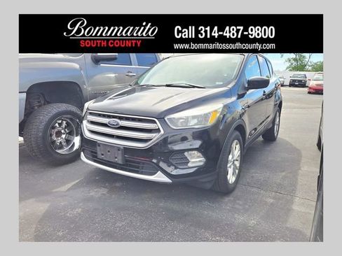 Used 2017 Ford Escape SE image 1