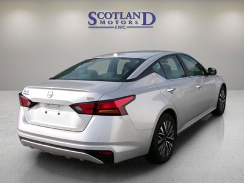 Used 2024 Nissan Altima 2.5 SV image 6