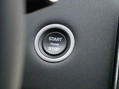 Used 2025 Land Rover Discovery Sport S image 30