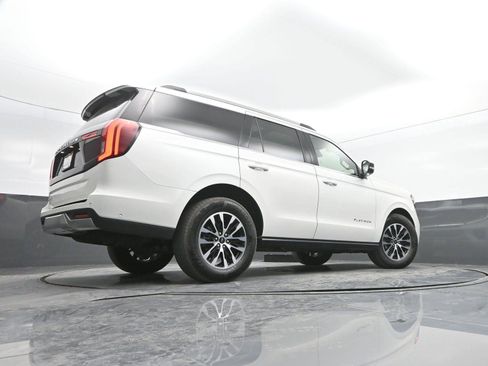 Used 2025 Ford Expedition Platinum image 41