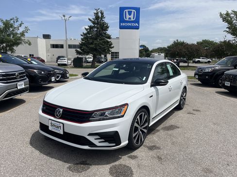 Used 2018 Volkswagen Passat GT FWD image 1