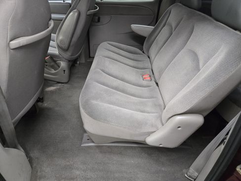 Used 2002 Dodge Caravan SE FWD image 8