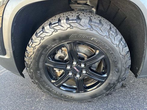 Certified 2023 GMC Acadia AT4 w/ GMC Pro Grade Package image 39