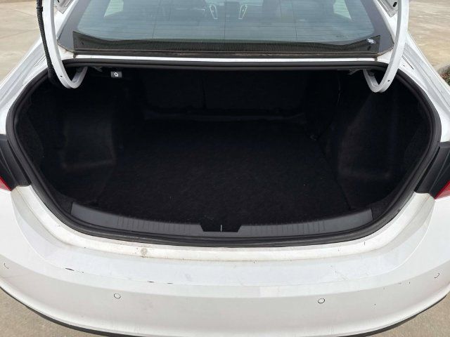 Used 2024 Chevrolet Malibu LT FWD image 9