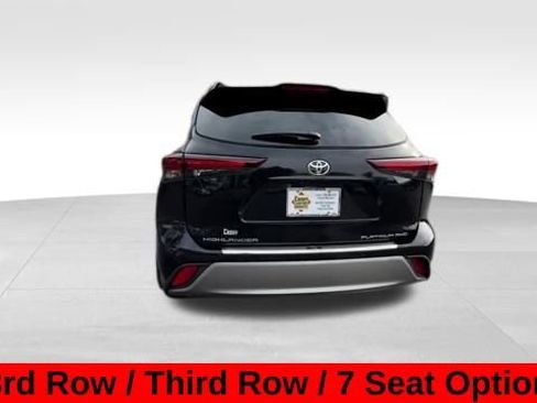 Used 2024 Toyota Highlander Platinum image 2