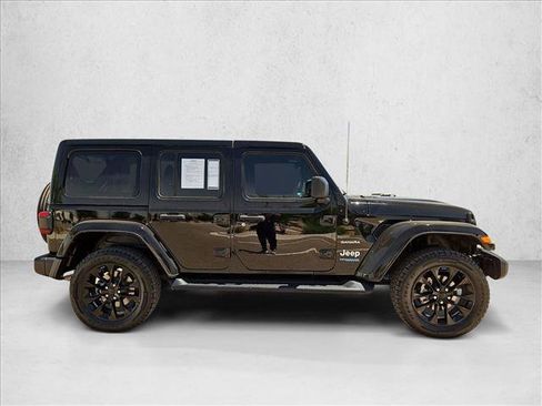 Used 2022 Jeep Wrangler Unlimited Sahara w/ Cold Weather Group AWD/4WD image 4