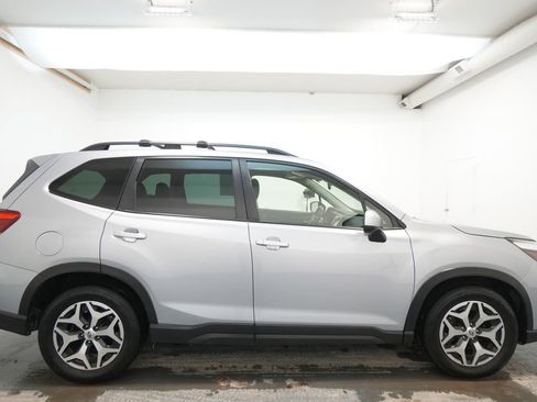 Used 2021 Subaru Forester Premium image 9