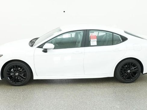 New 2026 Toyota Camry SE image 3