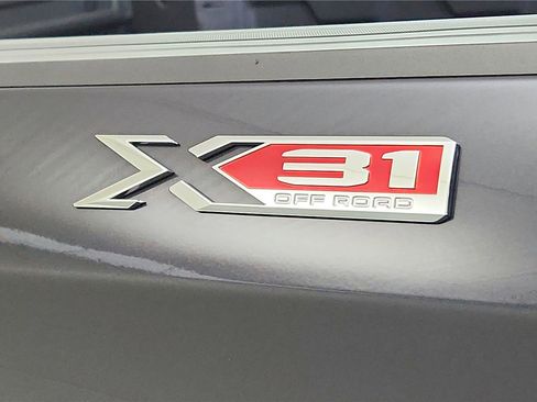 Used 2022 GMC Sierra 1500 SLT w/ SLT Convenience Package image 20