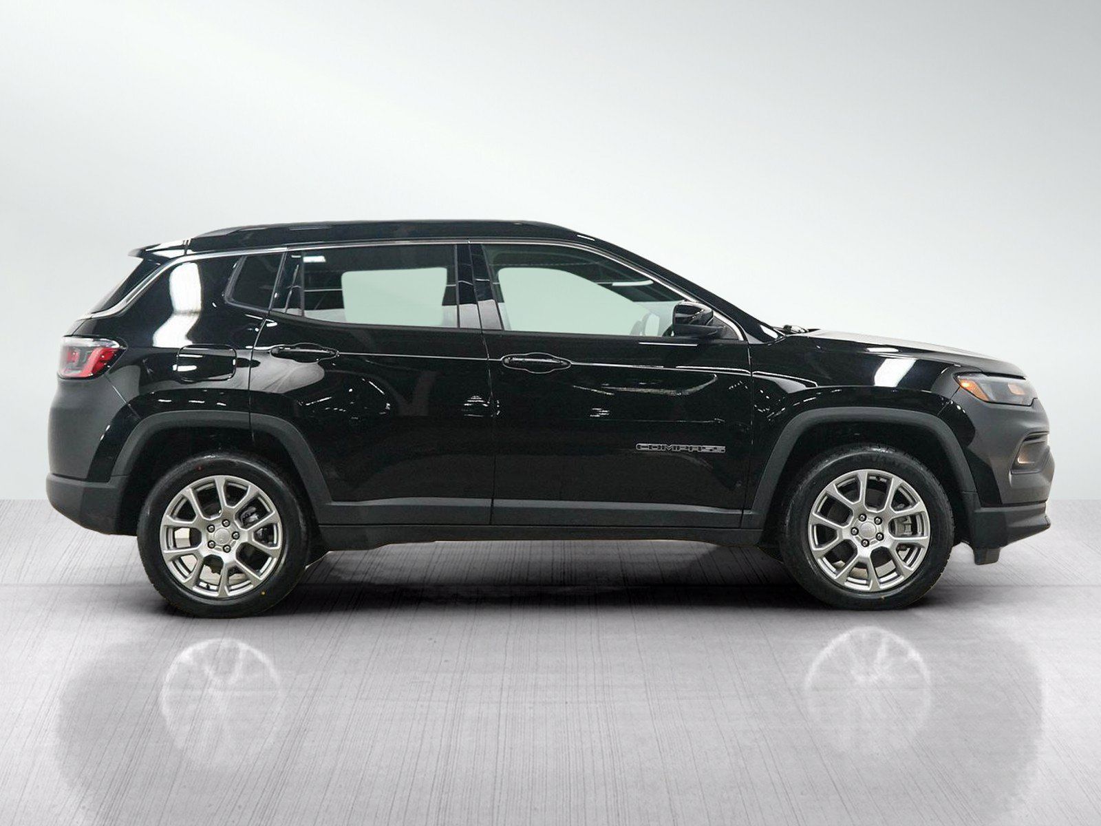 Used 2023 Jeep Compass Latitude AWD/4WD image 6