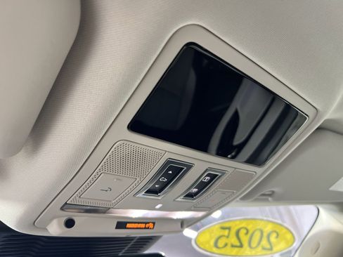 Used 2024 Land Rover Range Rover Evoque Dynamic SE image 34